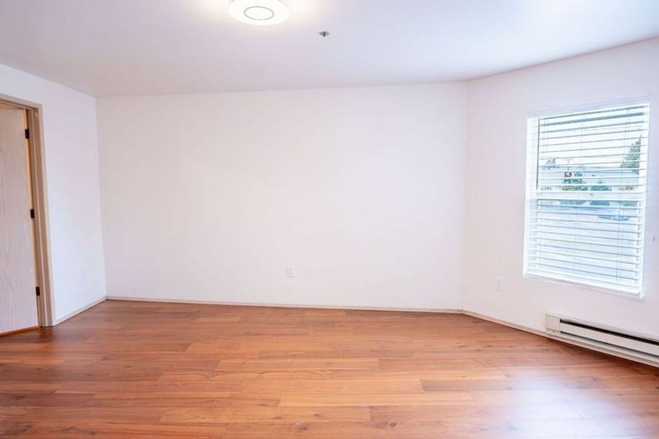 Pacific Crest Apartments - Photo 7 of 35