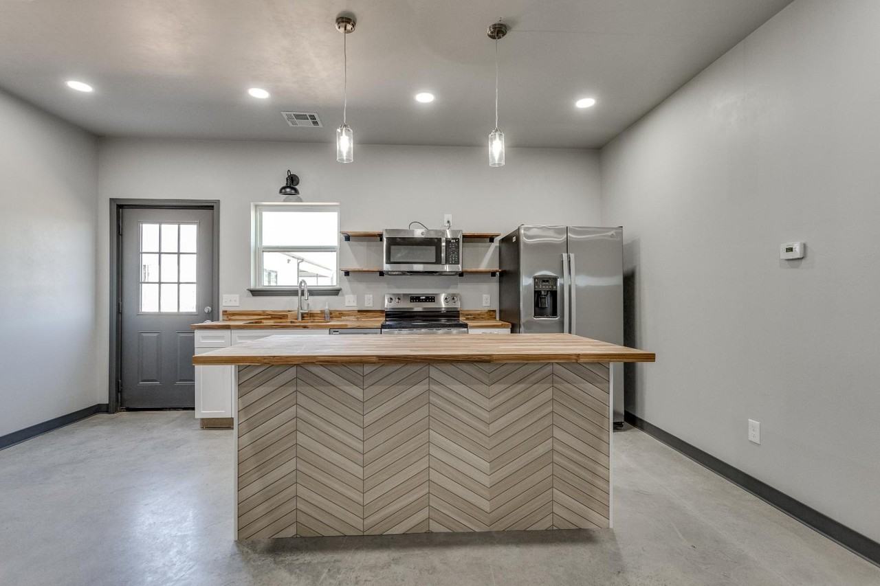 12571 Highway 77 - Photo 4 of 50