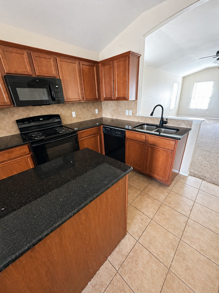 10008 Smock Mill Ln - Photo 5 of 19