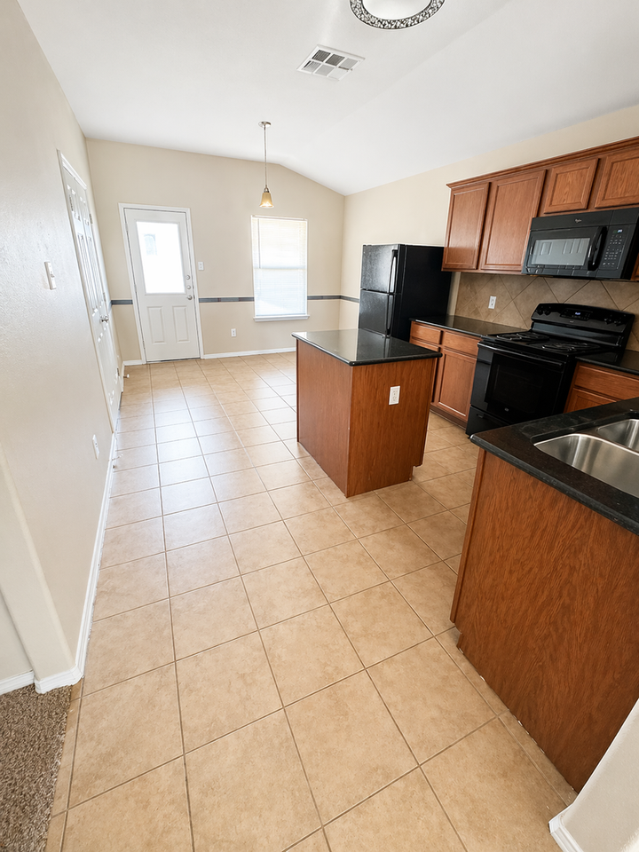 10008 Smock Mill Ln - Photo 6 of 19