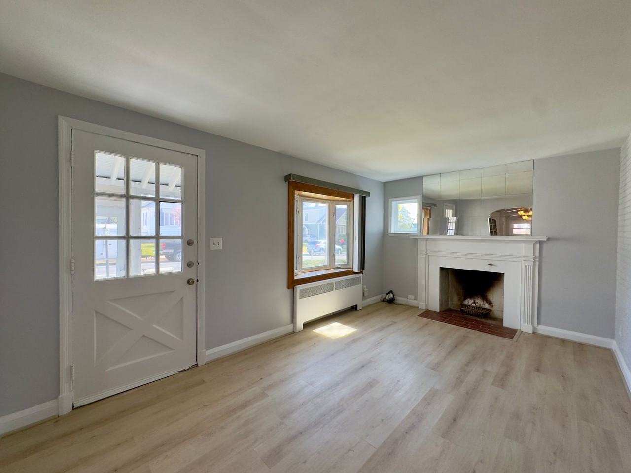 1259 Poplar Ave - Photo 2 of 26