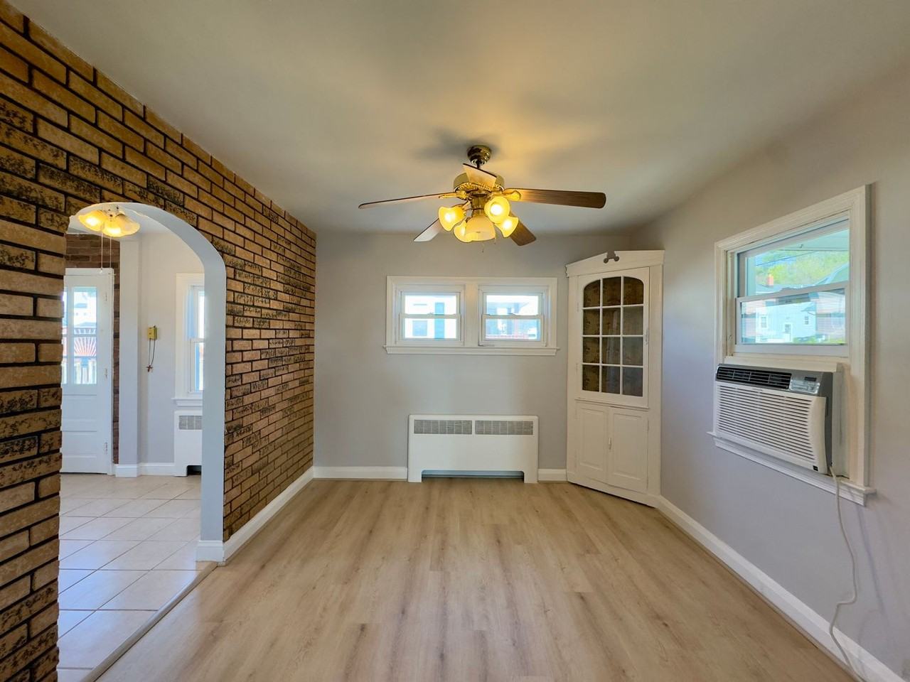 1259 Poplar Ave - Photo 5 of 26