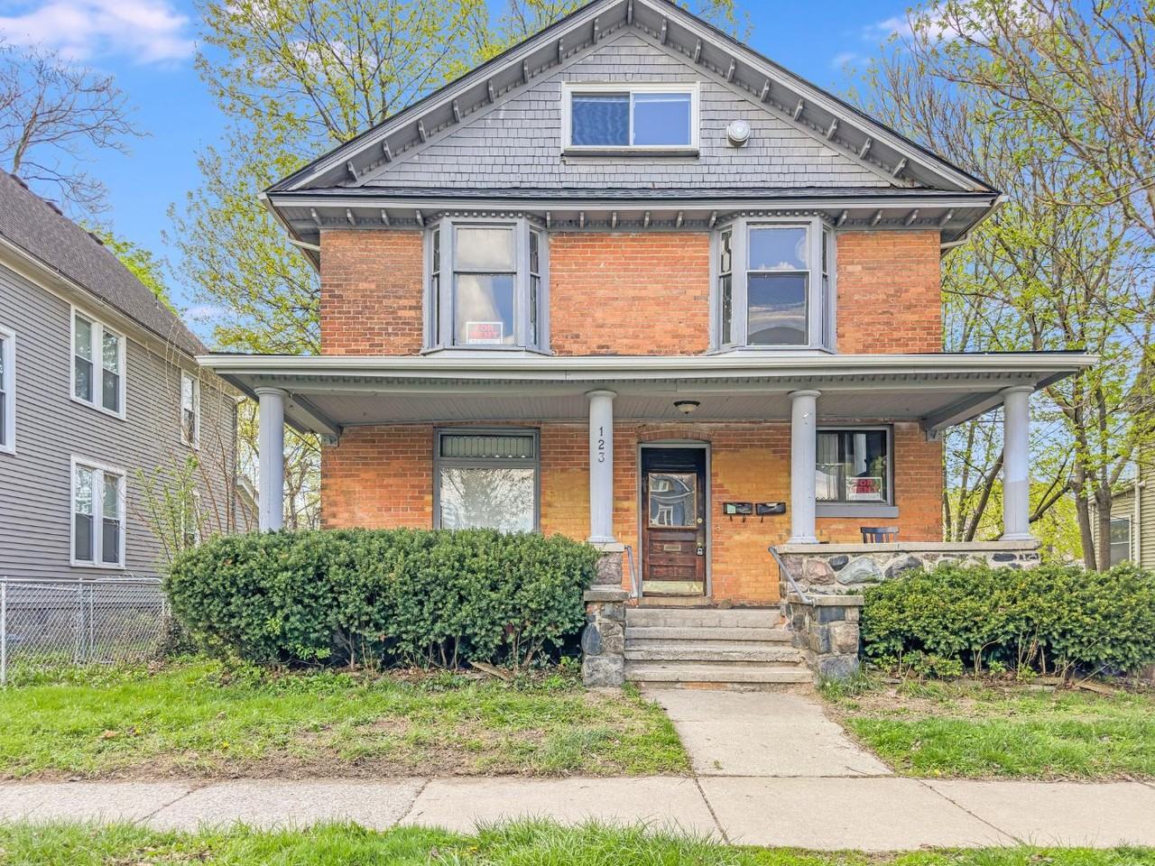 123 College Place - Photo 2 of 4