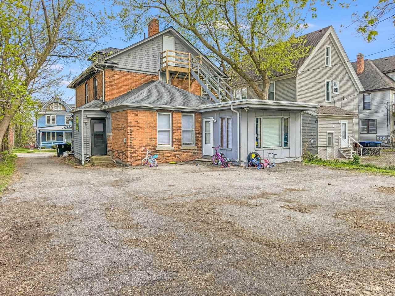 123 College Place - Photo 3 of 4