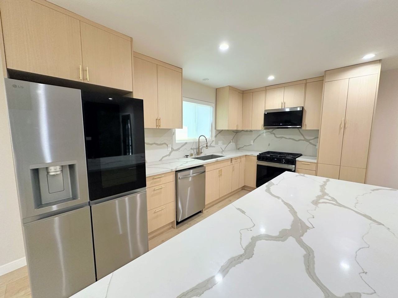 6722 Hesperia Ave - Photo 4 of 18