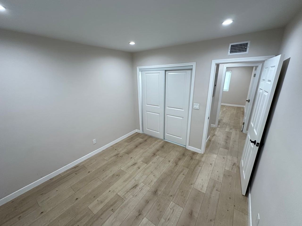 6722 Hesperia Ave - Photo 5 of 18