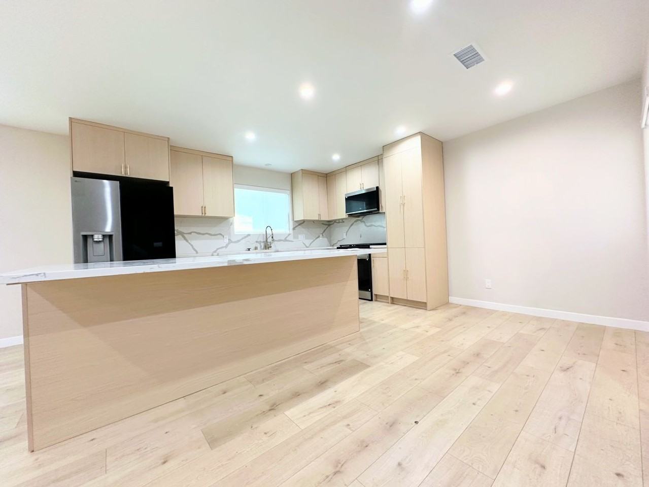 6724 Hesperia Ave - Photo 7 of 22