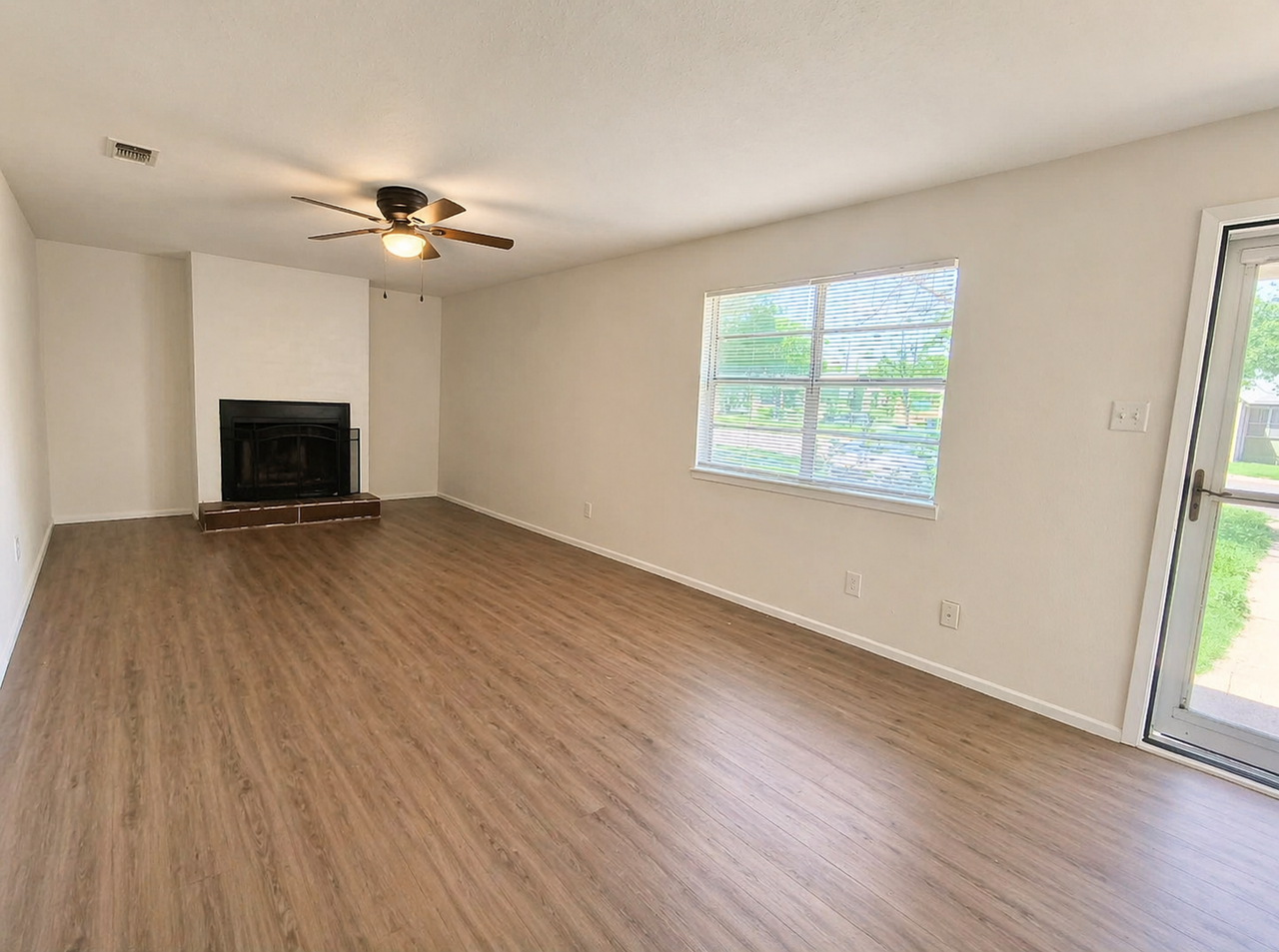 521 E 25th St - Photo 3 of 8