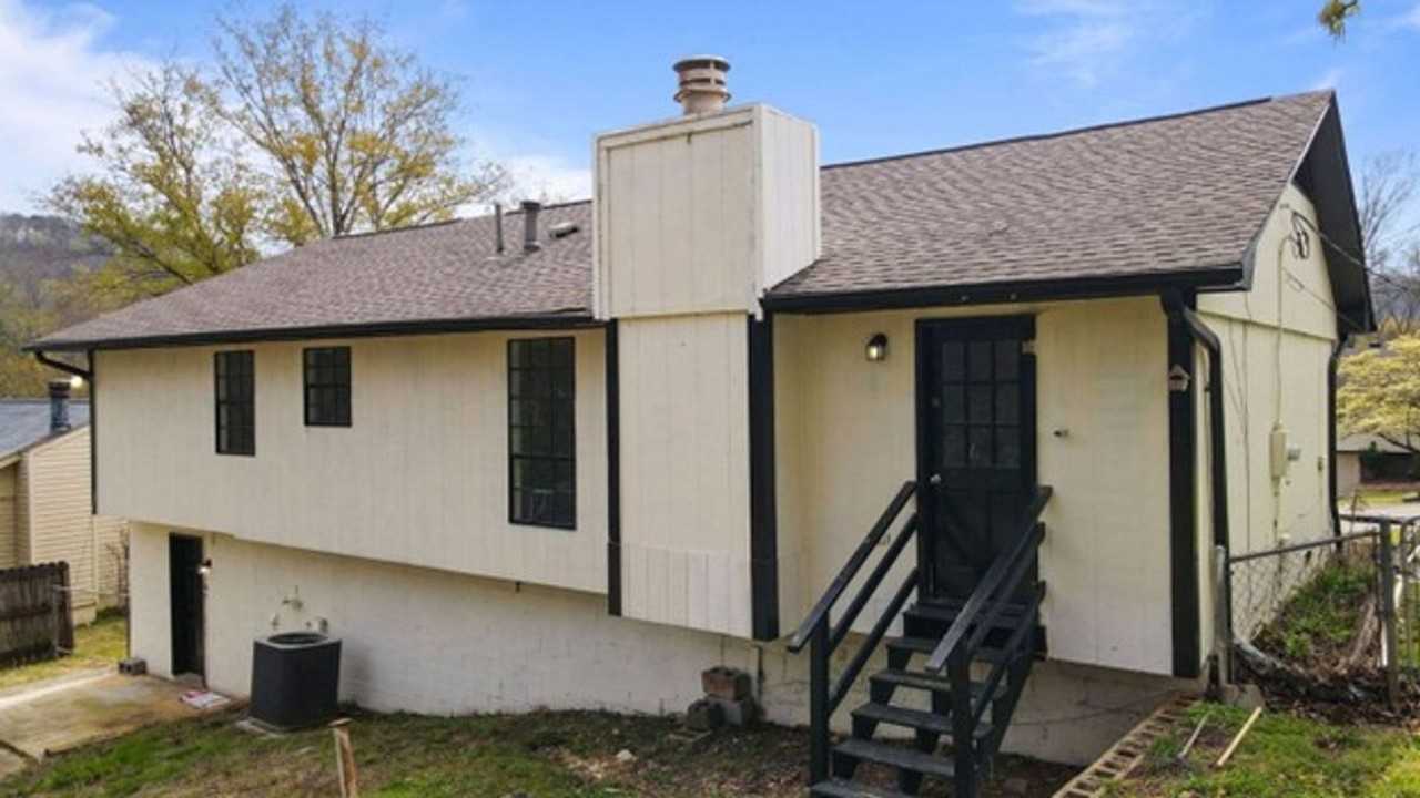 1748 Sonia Dr - Photo 3 of 15