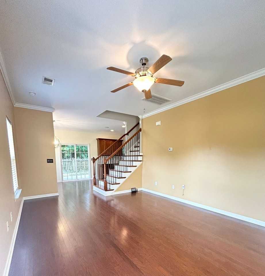 328 Northwood St - Photo 3 of 11