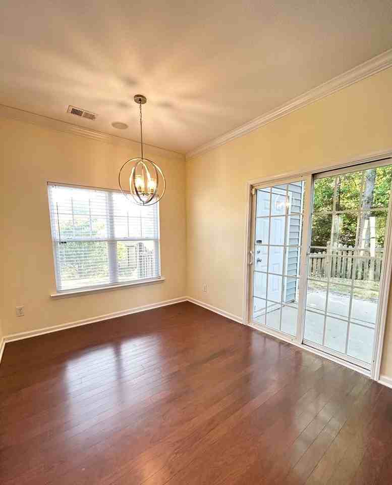 328 Northwood St - Photo 4 of 11