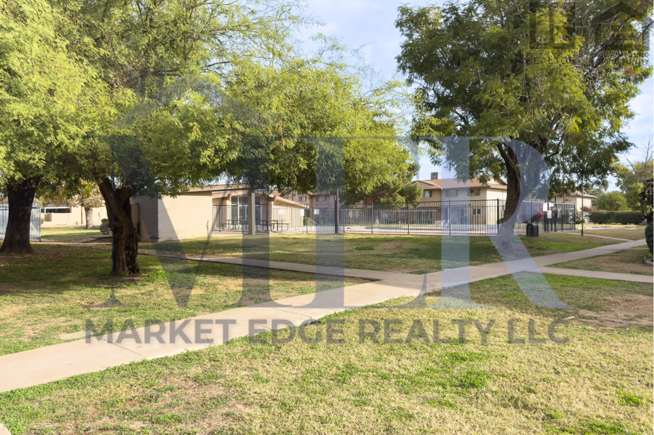 6541 N 44th Ave - Photo 4 of 15