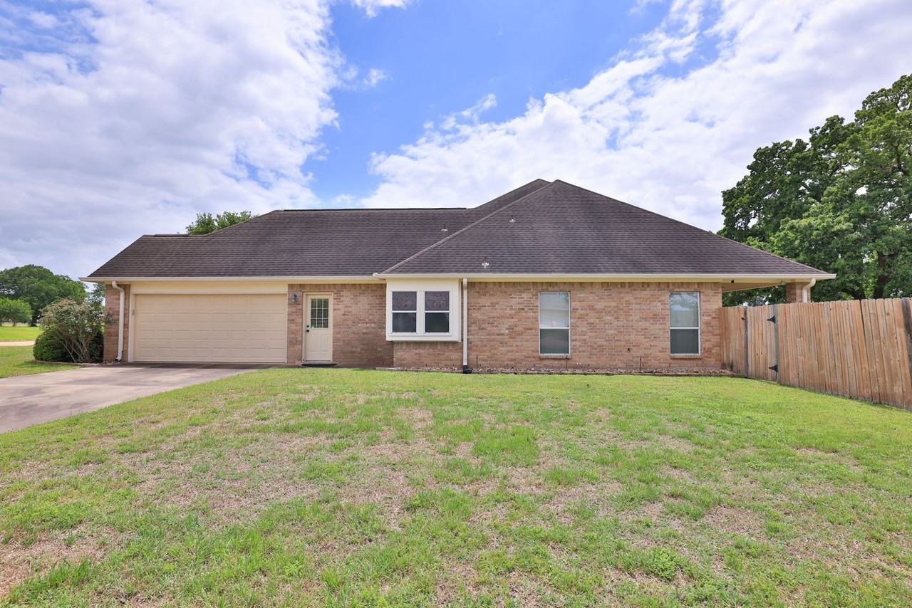 105 Lawrence Marshall Dr - Photo 3 of 40