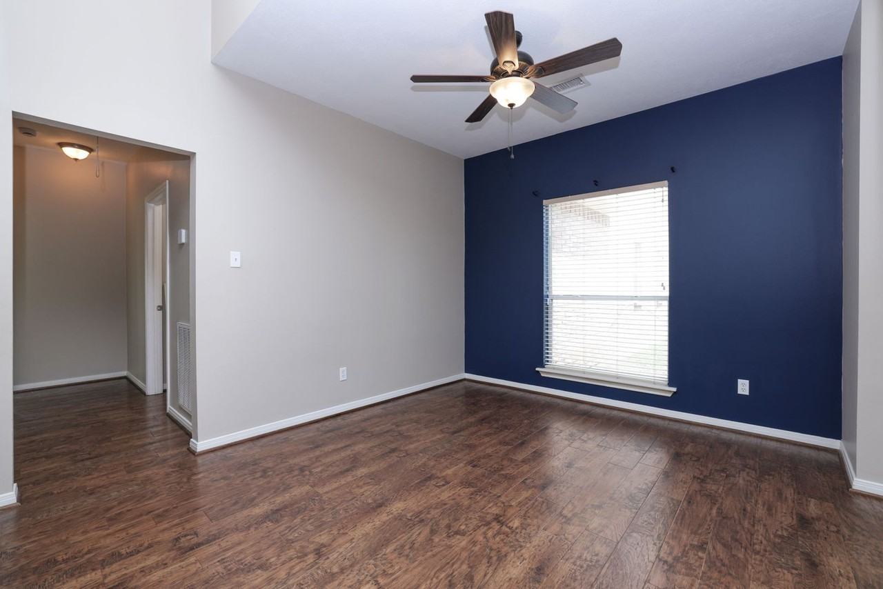 105 Lawrence Marshall Dr - Photo 6 of 40