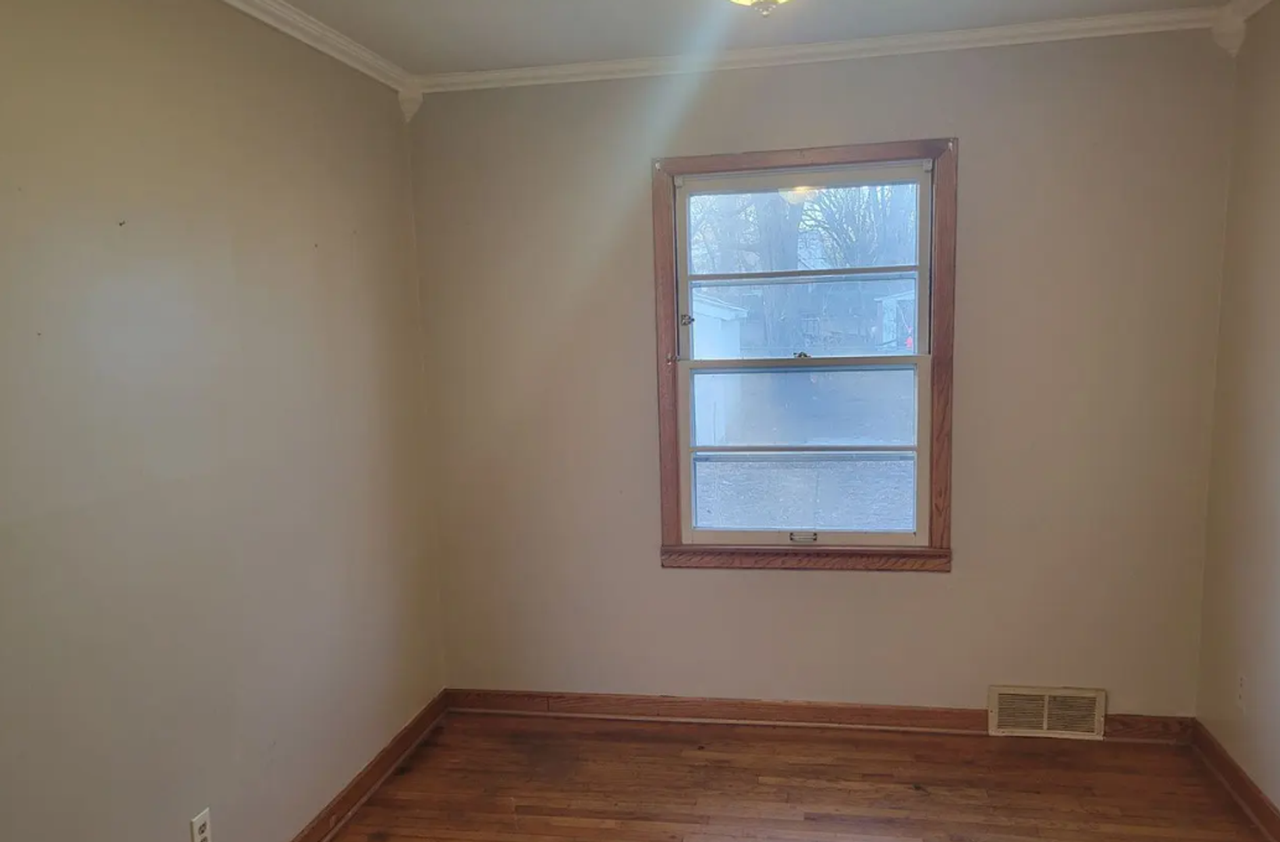 1635 Sw Burnett Rd - Photo 4 of 13