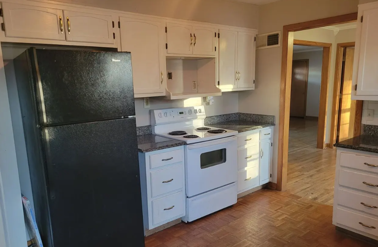 1635 Sw Burnett Rd - Photo 7 of 13