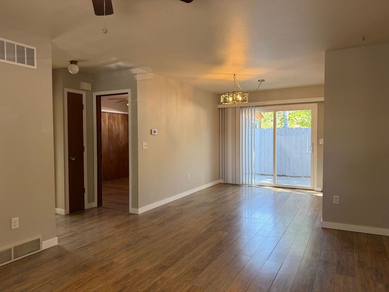 940 6th St - Photo 4 of 21