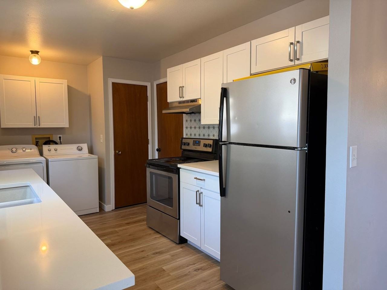 940 6th St - Photo 7 of 21