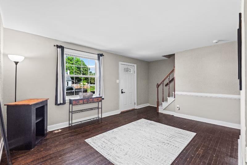 206 E 37th St - Photo 2 of 3