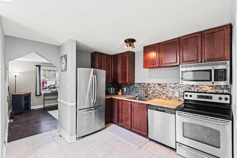 206 E 37th St - Photo 3 of 3