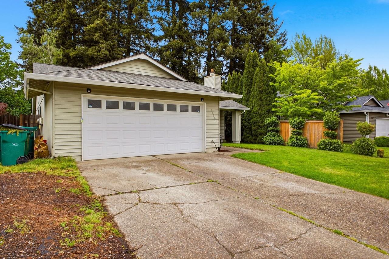 17563 Sw Granada Dr - Photo 2 of 46