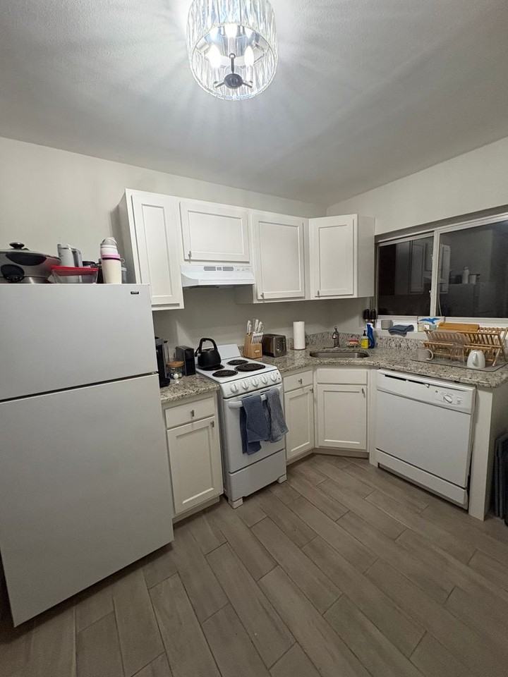 59 Selkirk Rd - Photo 6 of 9
