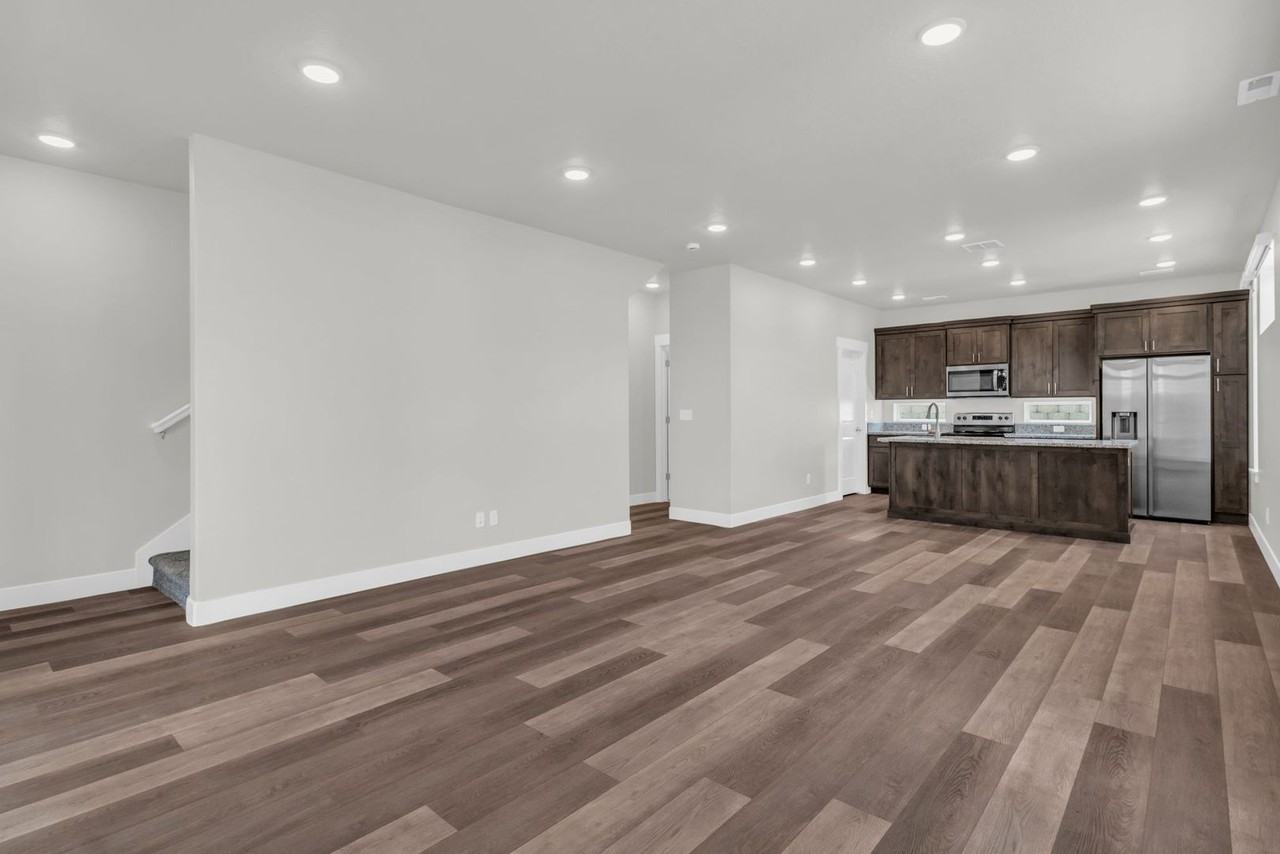 453 E 690 S - Photo 2 of 23