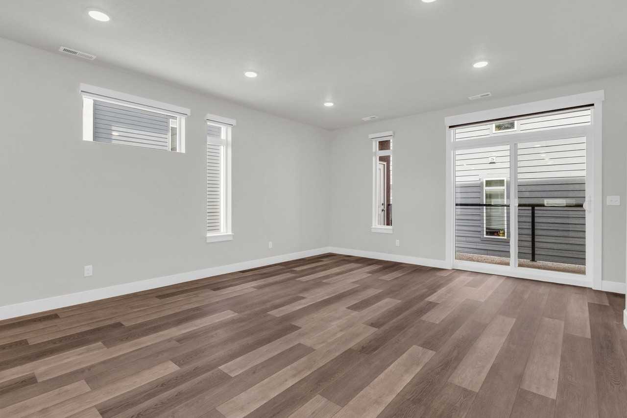 453 E 690 S - Photo 3 of 23