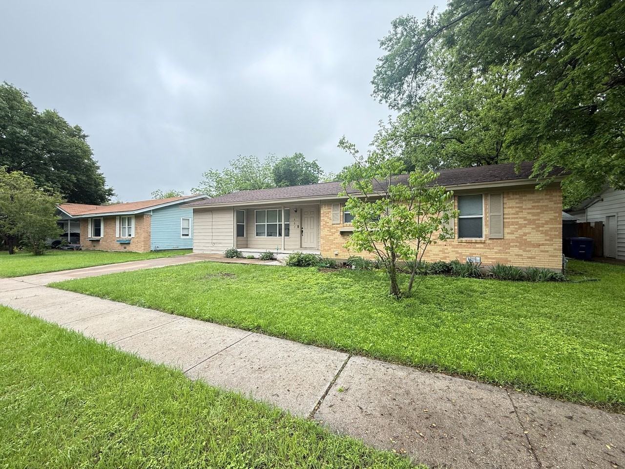 607 S 3rd St - Photo 2 of 2