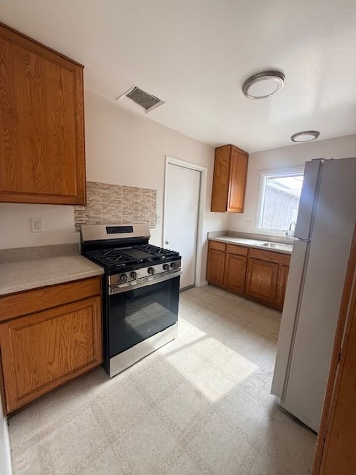 1155 Connecticut St - Photo 2 of 17