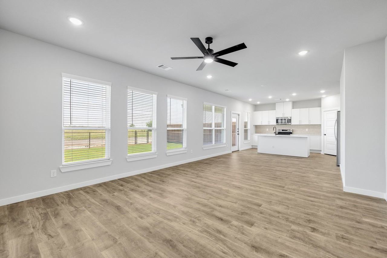 7036 Gullford Ct - Photo 3 of 24