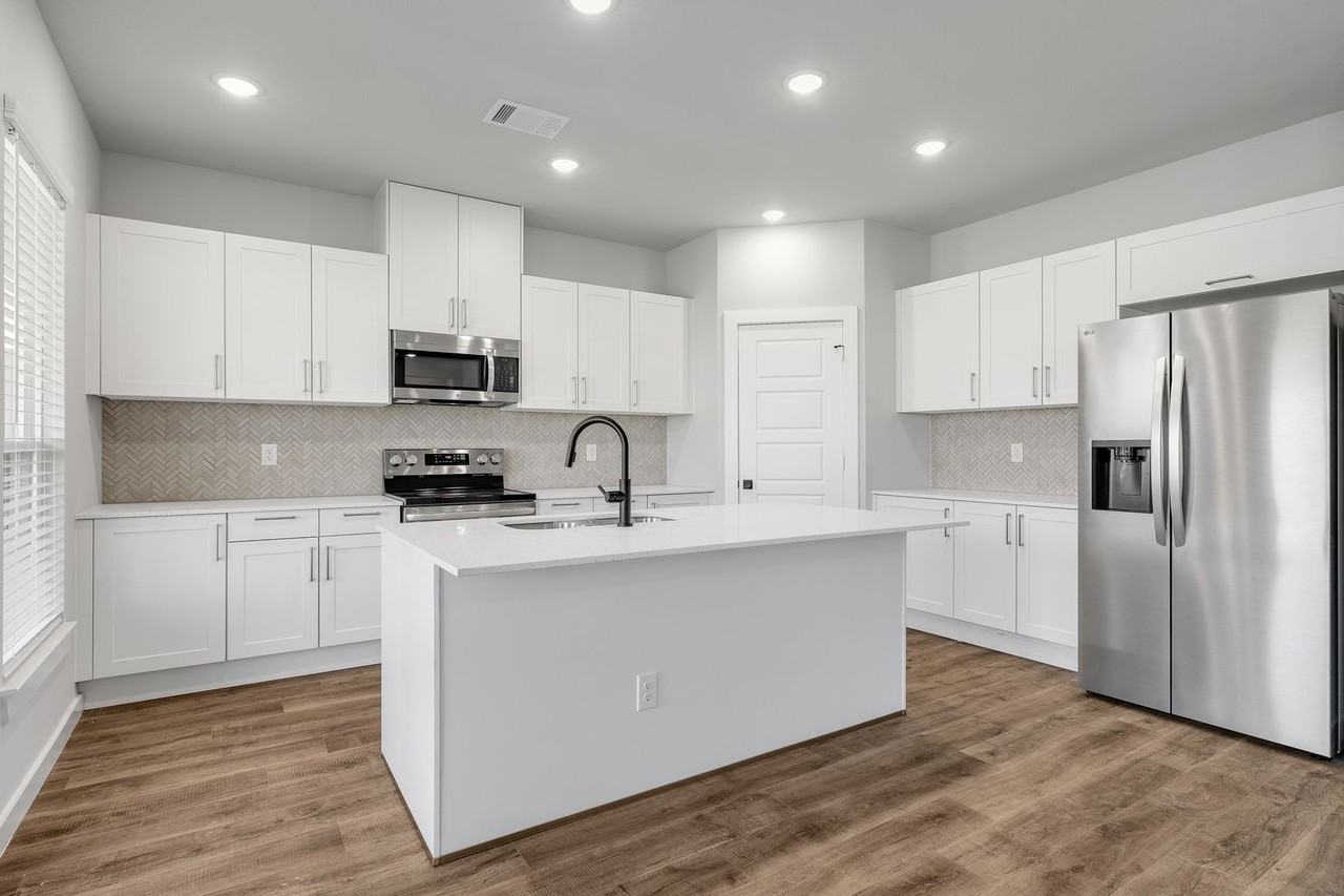 7036 Gullford Ct - Photo 6 of 24