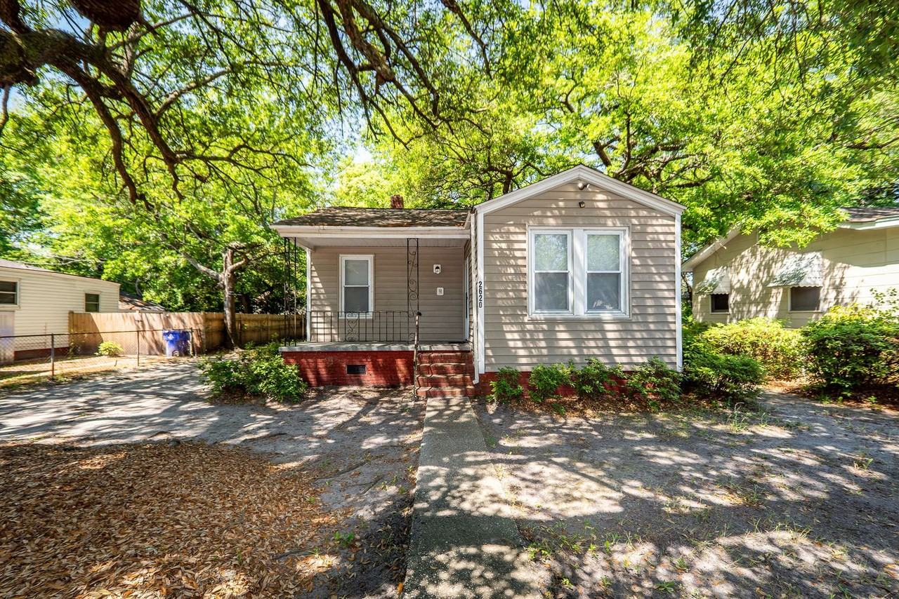 2620 Woodlawn Ave - Photo 2 of 33
