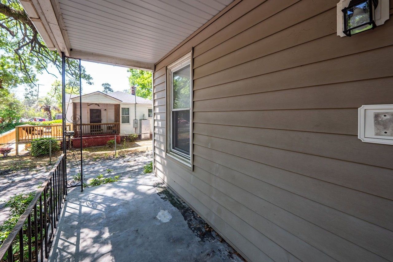 2620 Woodlawn Ave - Photo 3 of 33