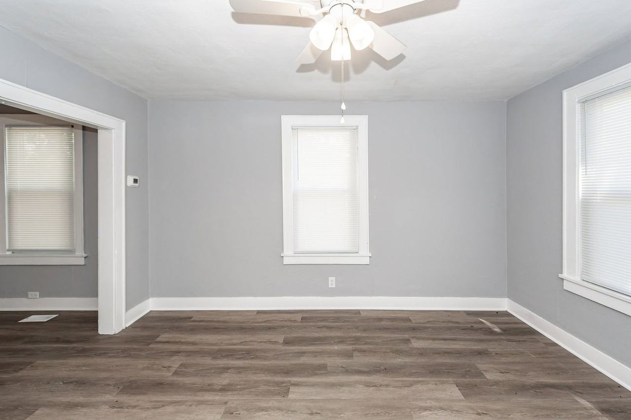 2620 Woodlawn Ave - Photo 6 of 33