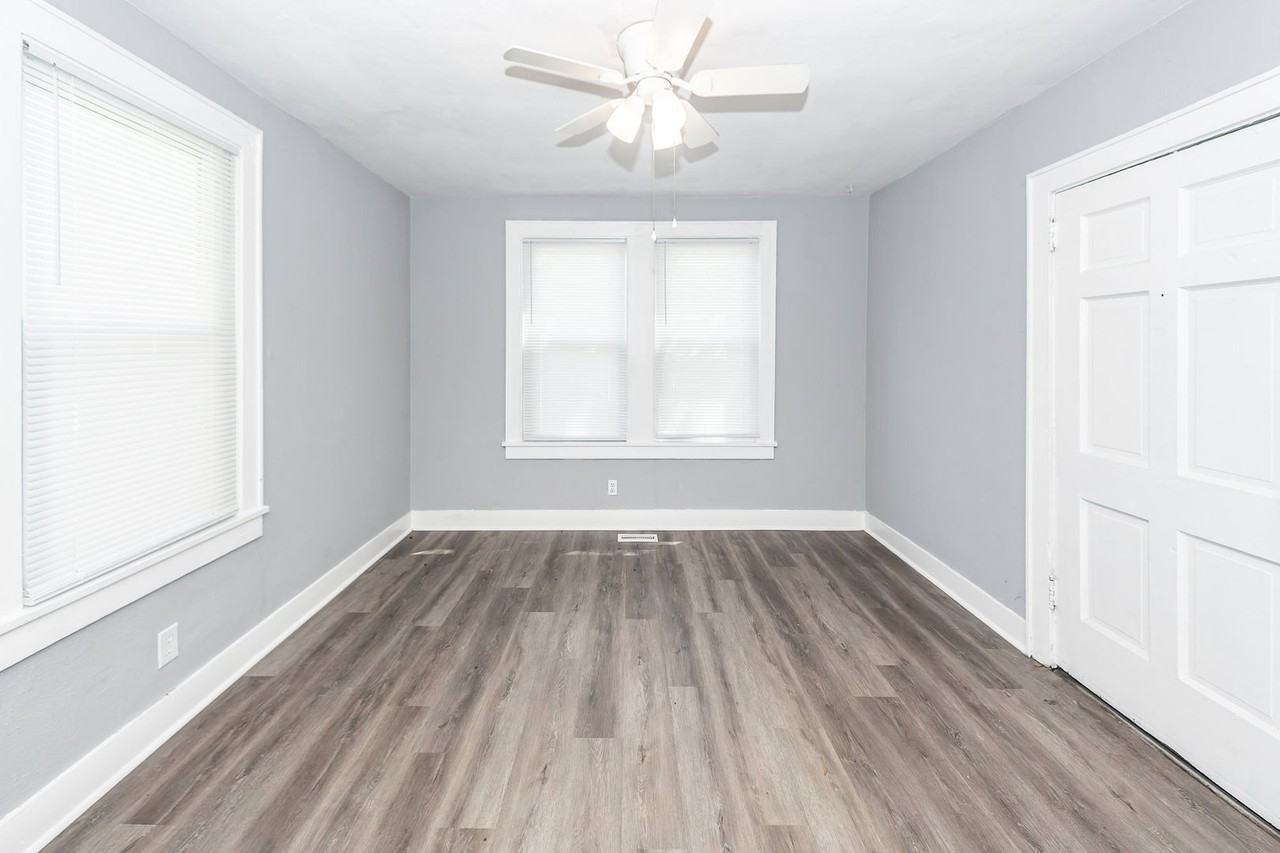 2620 Woodlawn Ave - Photo 7 of 33