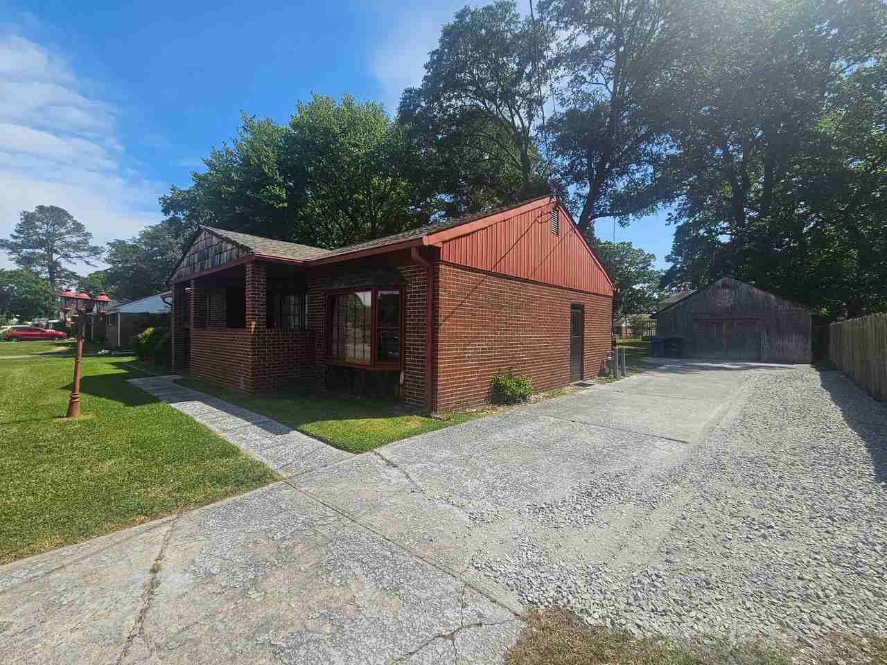 1507 Hodges Ferry Rd - Photo 2 of 37