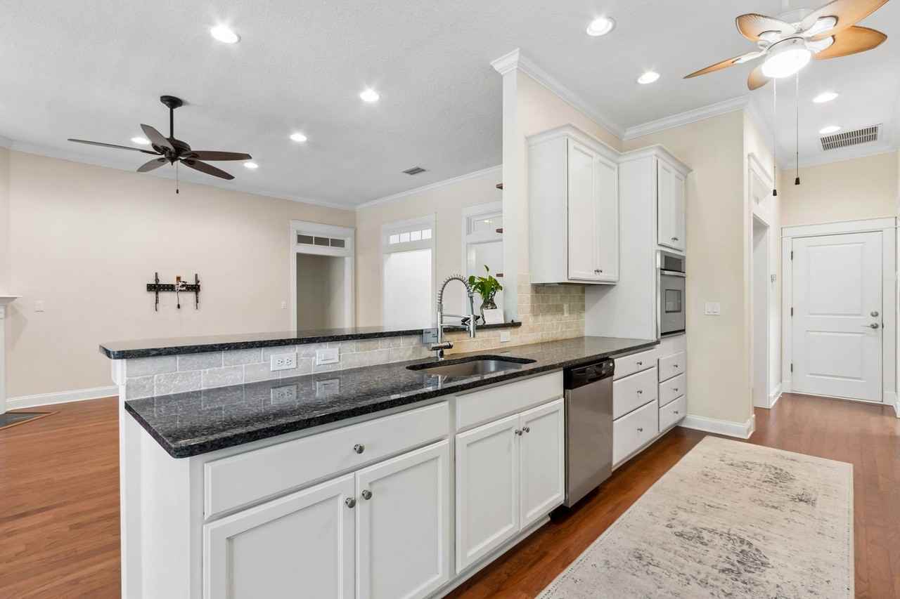 1600 Highland Dunes Way - Photo 7 of 42