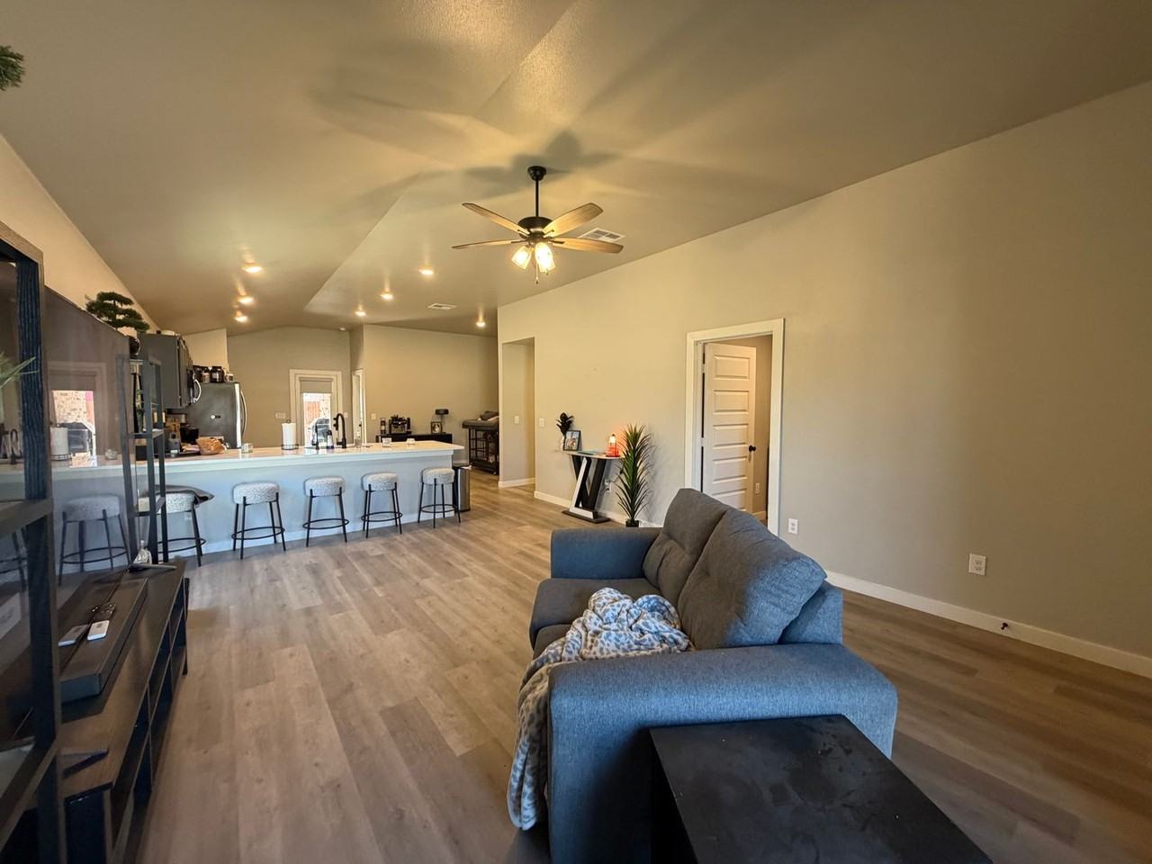 2625 Tiffin Ave - Photo 5 of 26