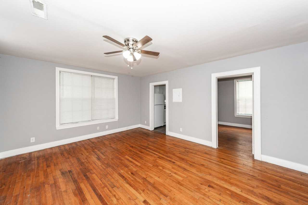 2617 Wye Ln - Photo 4 of 33