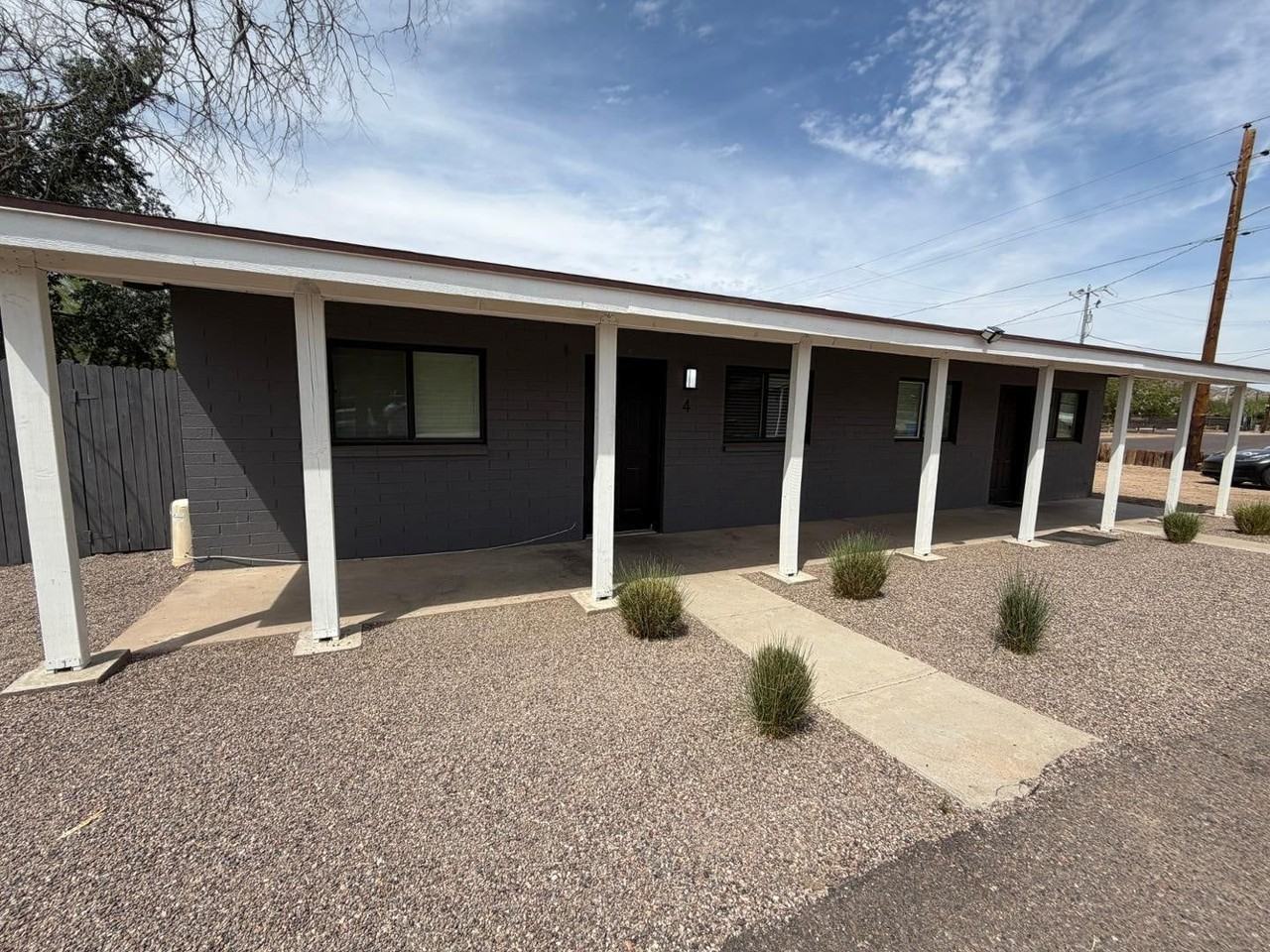 1027 E Dunlap Ave #4