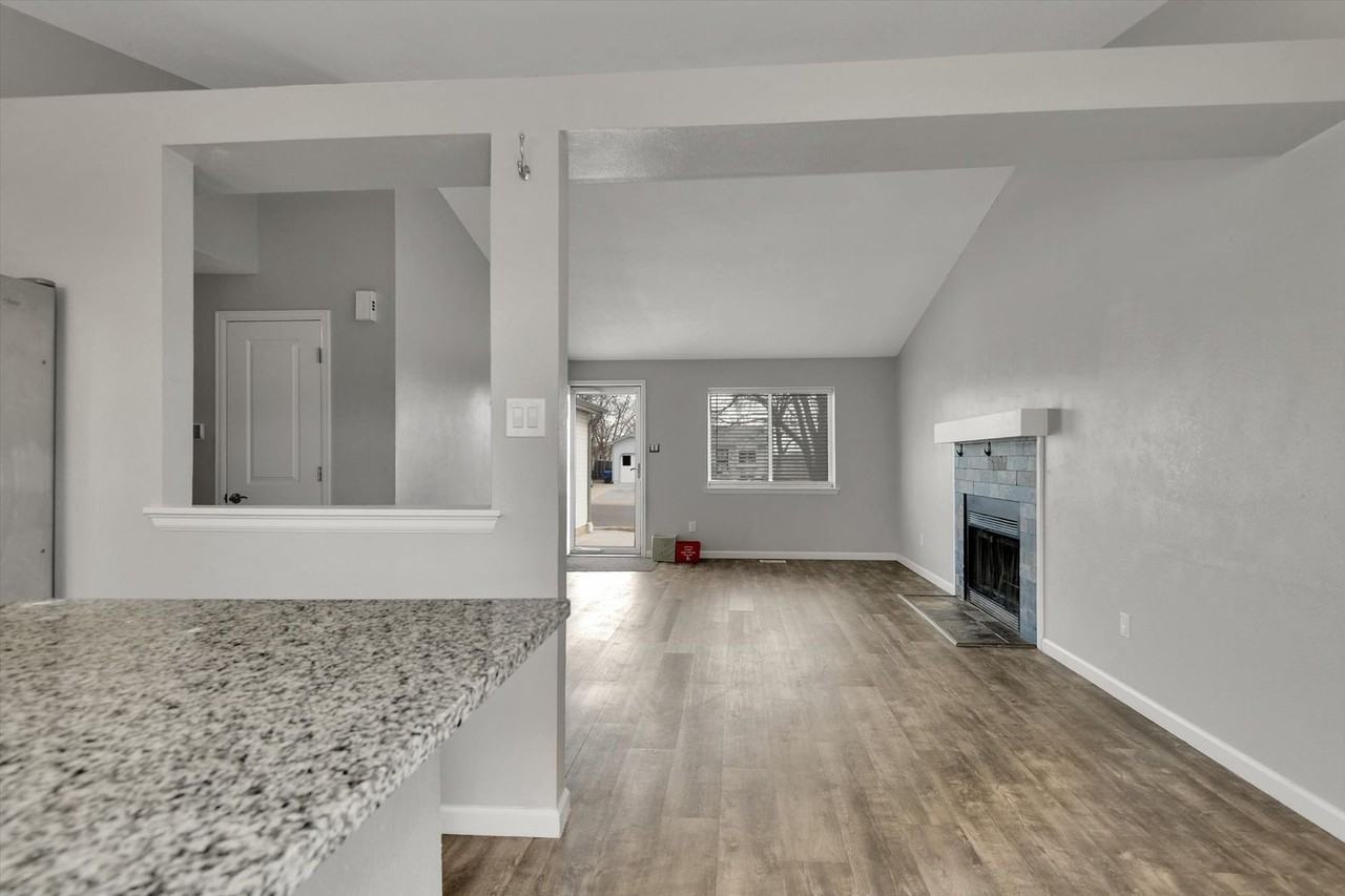 11557 Jay St - Photo 7 of 29