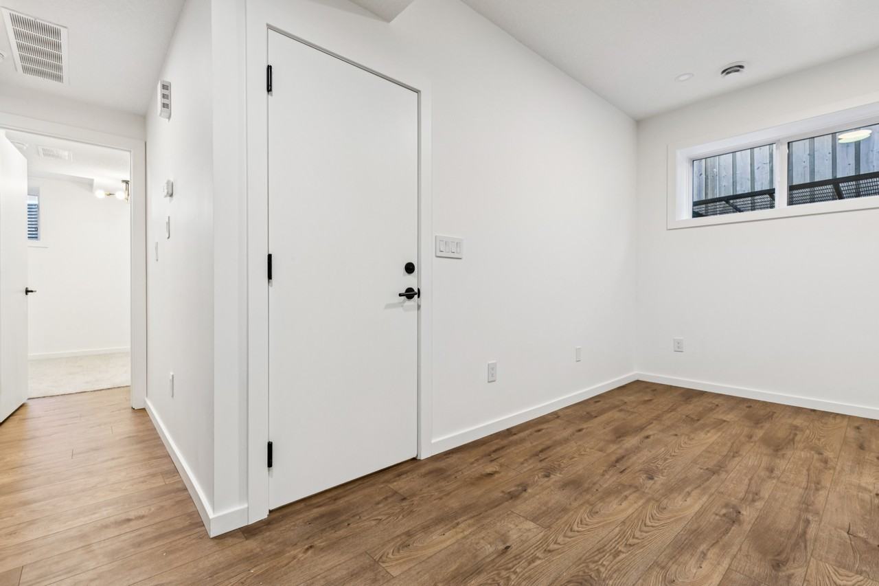 Glenora 3 4 Plex - Photo 5 of 50