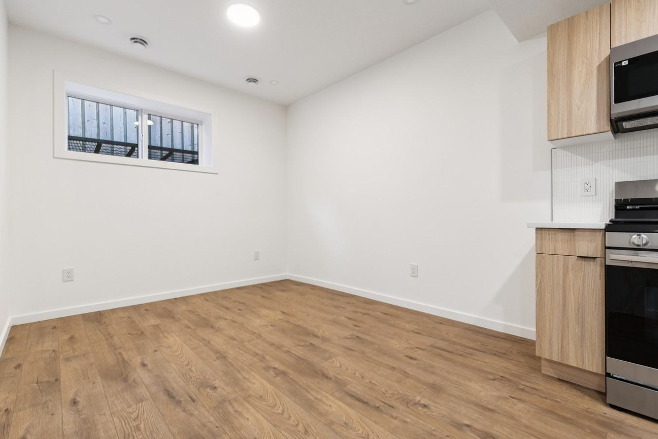 Glenora 3 4 Plex - Photo 6 of 50