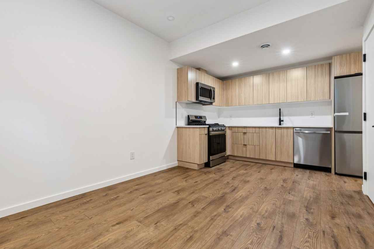 Glenora 3 4 Plex - Photo 7 of 50