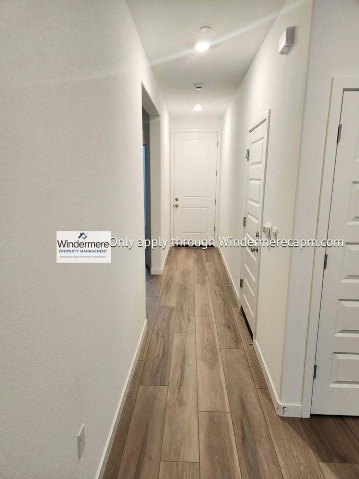 8403 Sinesky Way - Photo 3 of 19