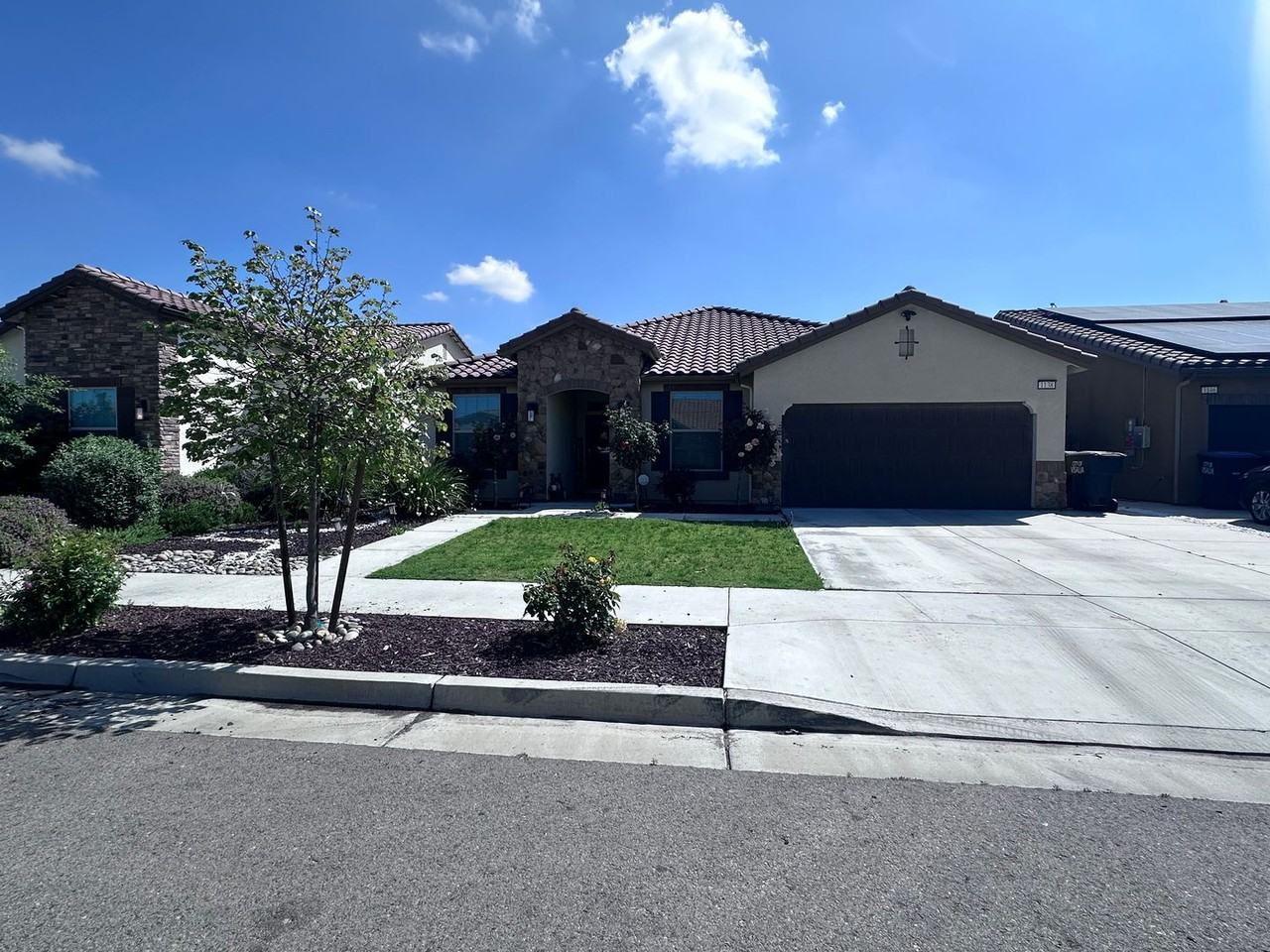 1138 S Simon St - Photo 2 of 3