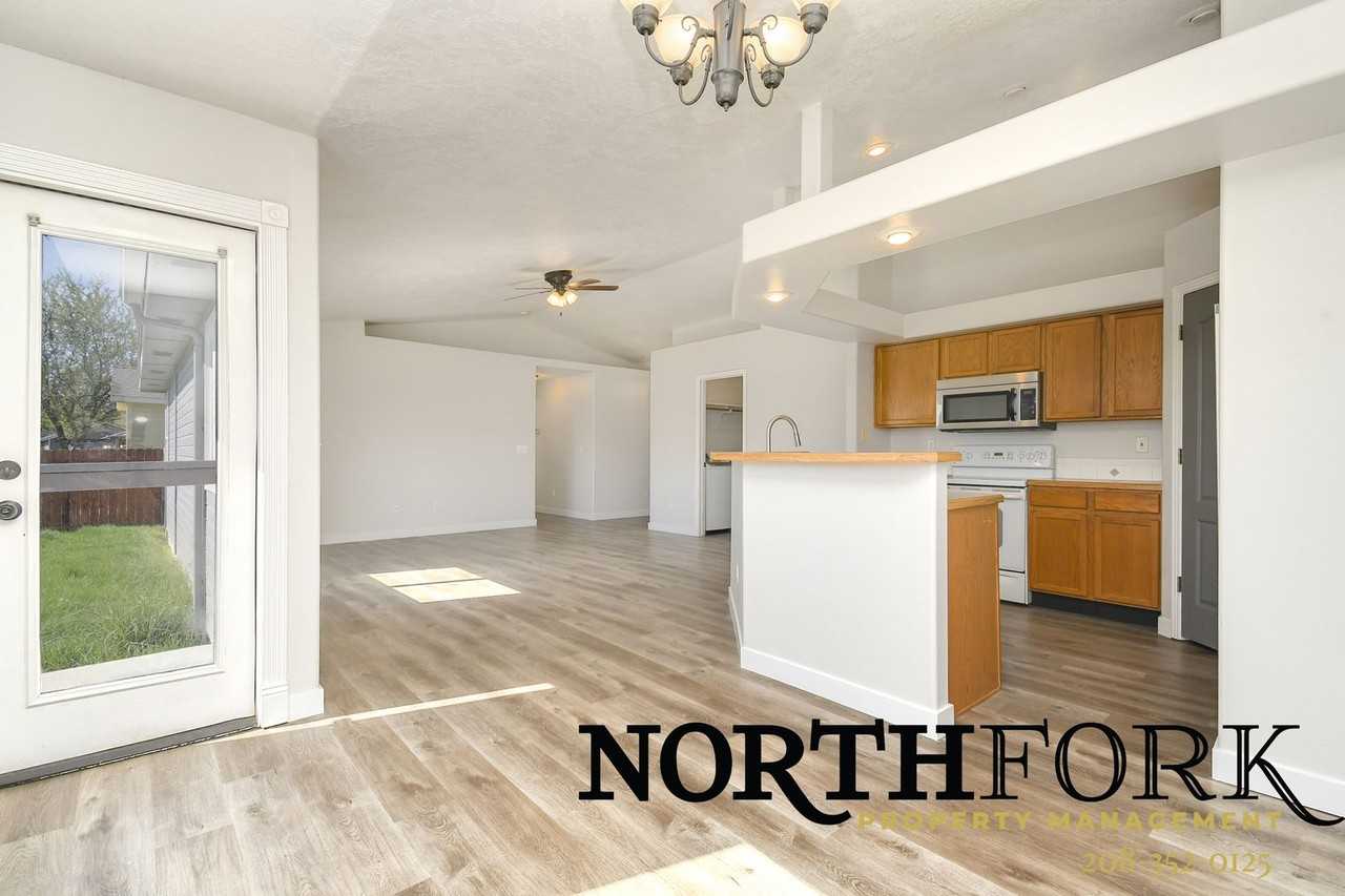 599 N Brownfield Way - Photo 4 of 14