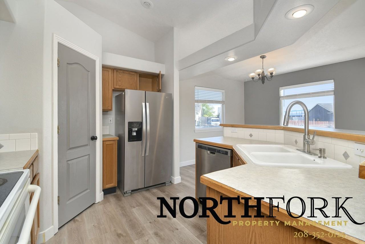 599 N Brownfield Way - Photo 6 of 14