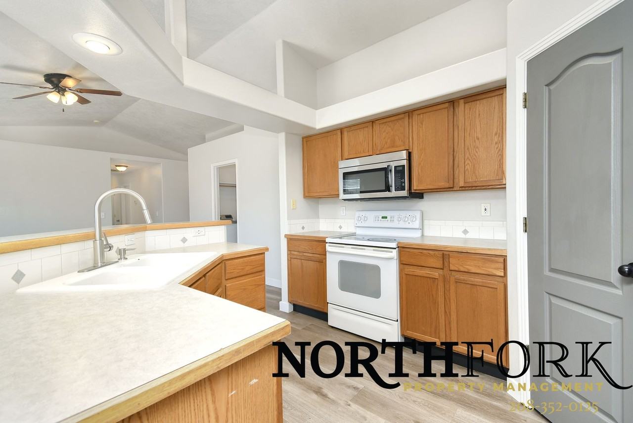 599 N Brownfield Way - Photo 7 of 14